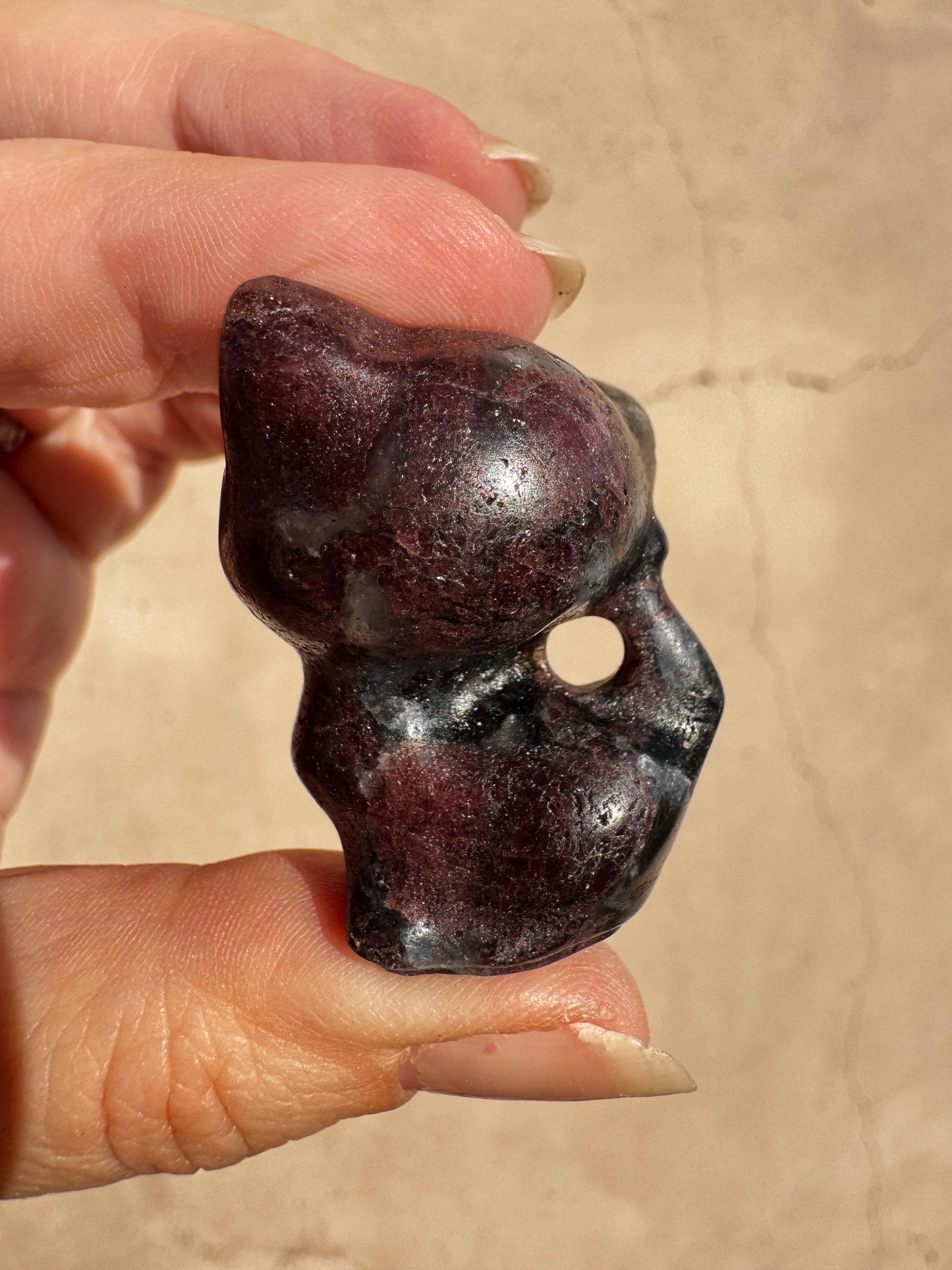 Garnet Kitty Carving - (1.5")