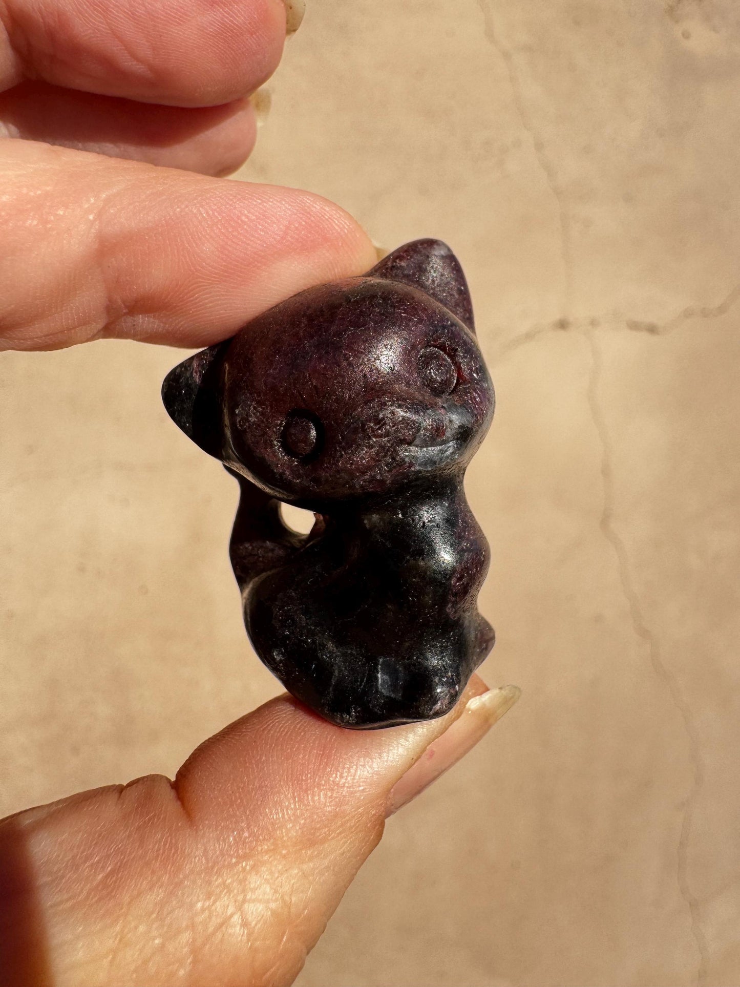 Garnet Kitty Carving - (1.5")